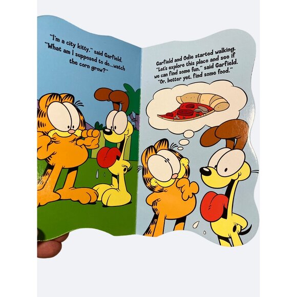 Garfield books Lot of 2   Farm Friends and Out of Place - Picture 3 of 9